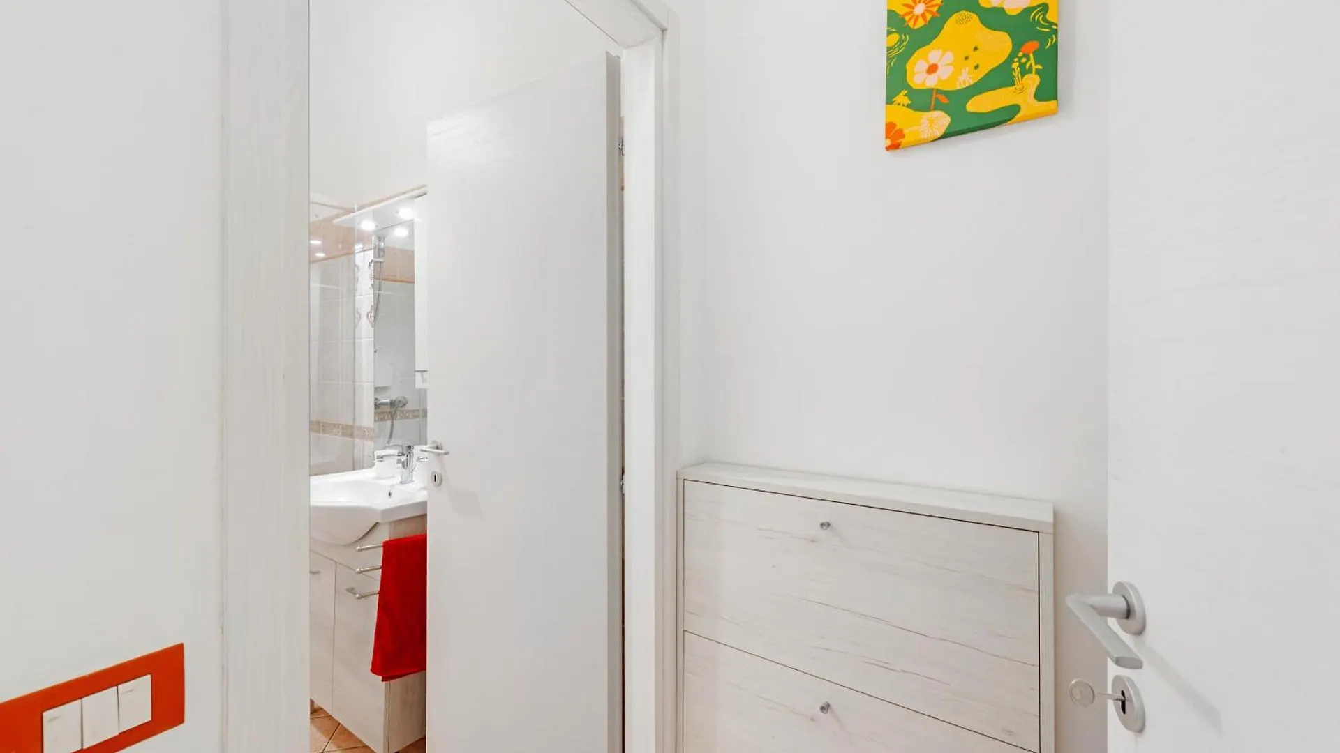 Sunflower Milan Apartment
